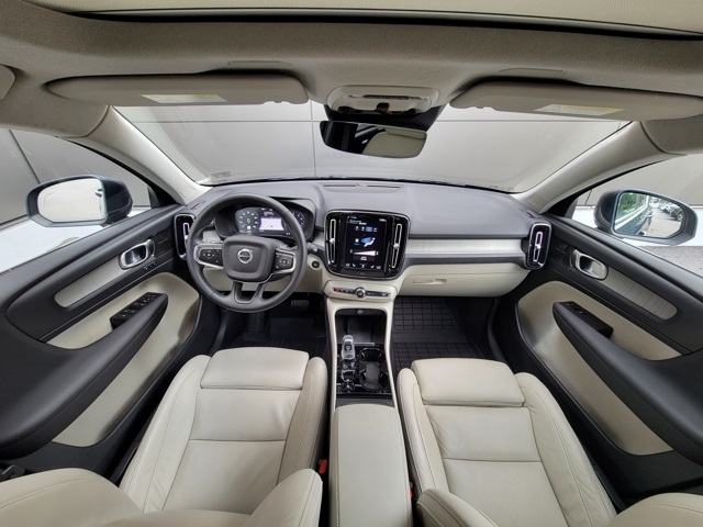 2022 Volvo XC40 T5 Inscription photo 25
