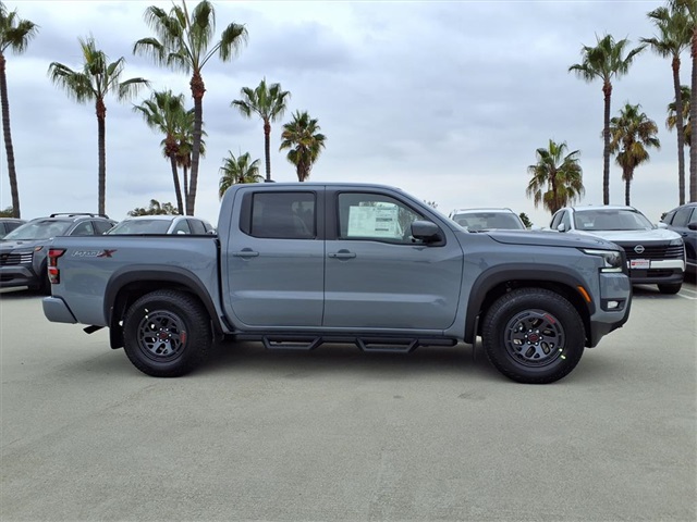 2026 Nissan Frontier Crew Cab PRO-X photo 2