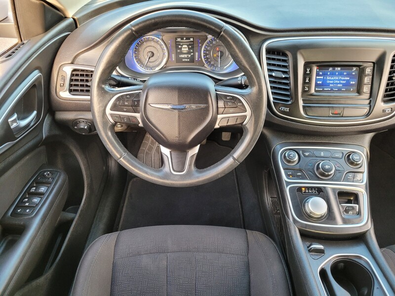 2015 Chrysler 200 Limited photo 10