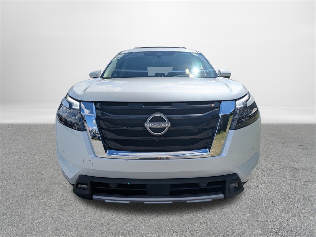 2025 Nissan Pathfinder Platinum photo 7