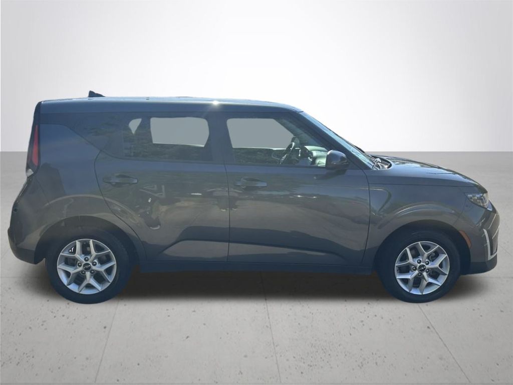 2023 Kia Soul LX photo 5