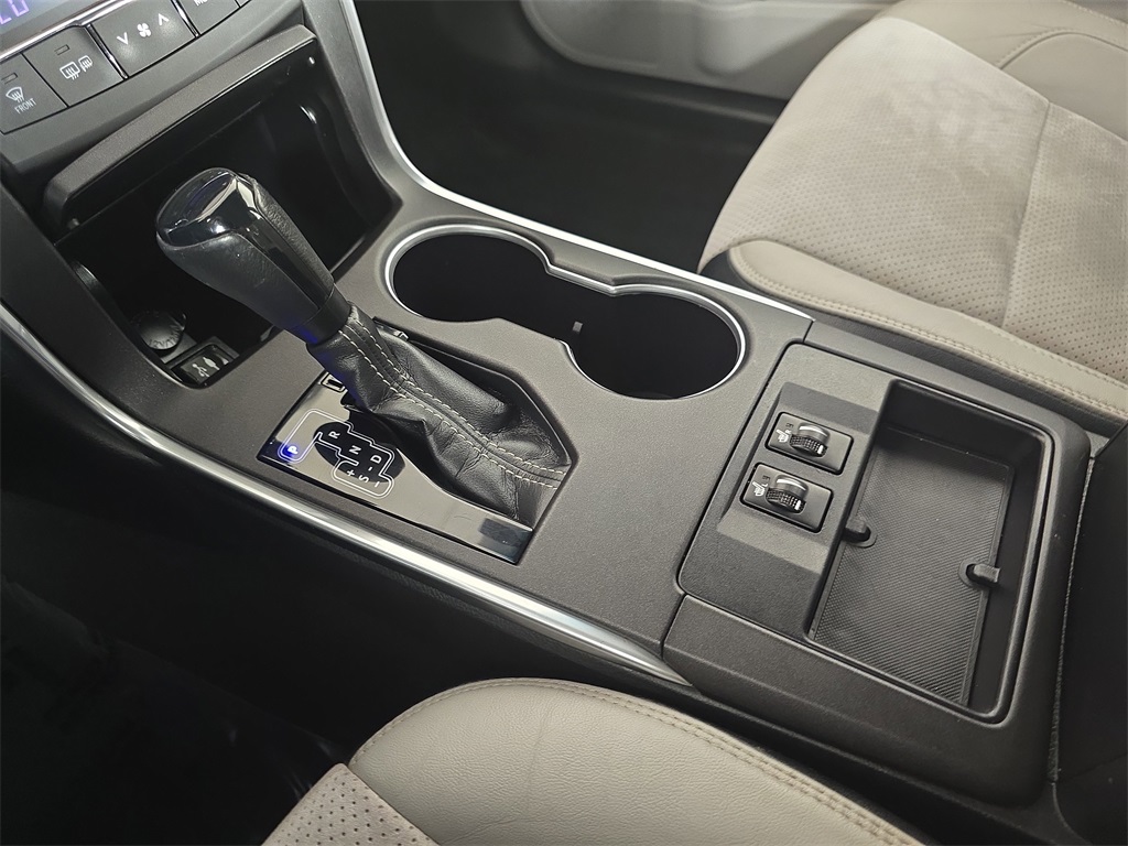 2015 Toyota Camry XSE photo 22