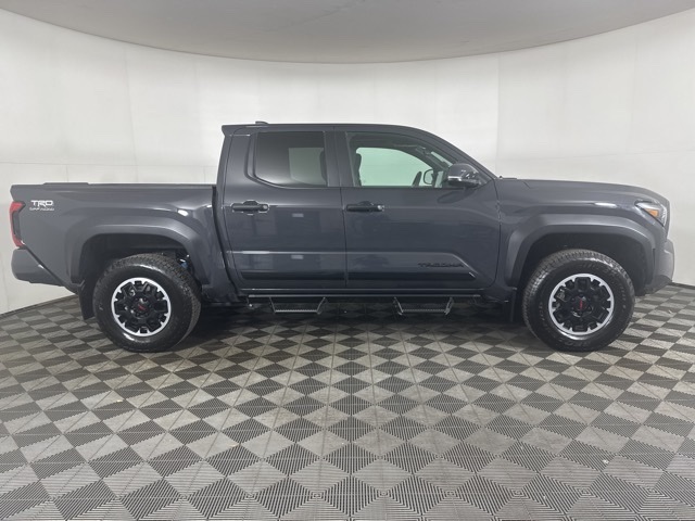 2024 Toyota Tacoma TRD Off-Road photo 2