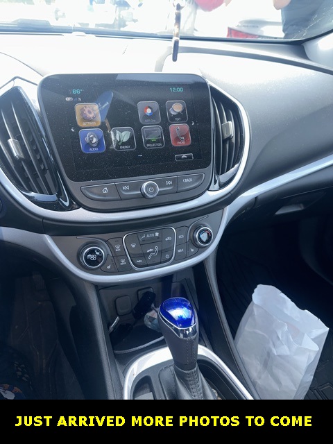 2018 Chevrolet Volt LT photo 2