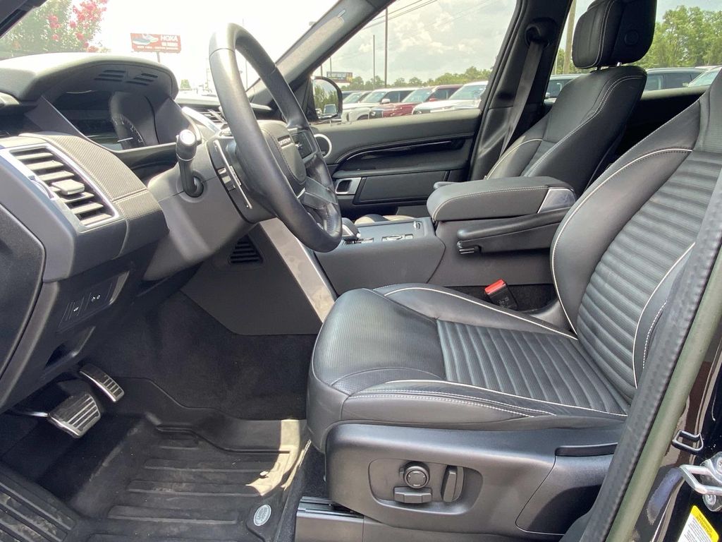 2023 Land Rover Discovery S R-Dynamic photo 13