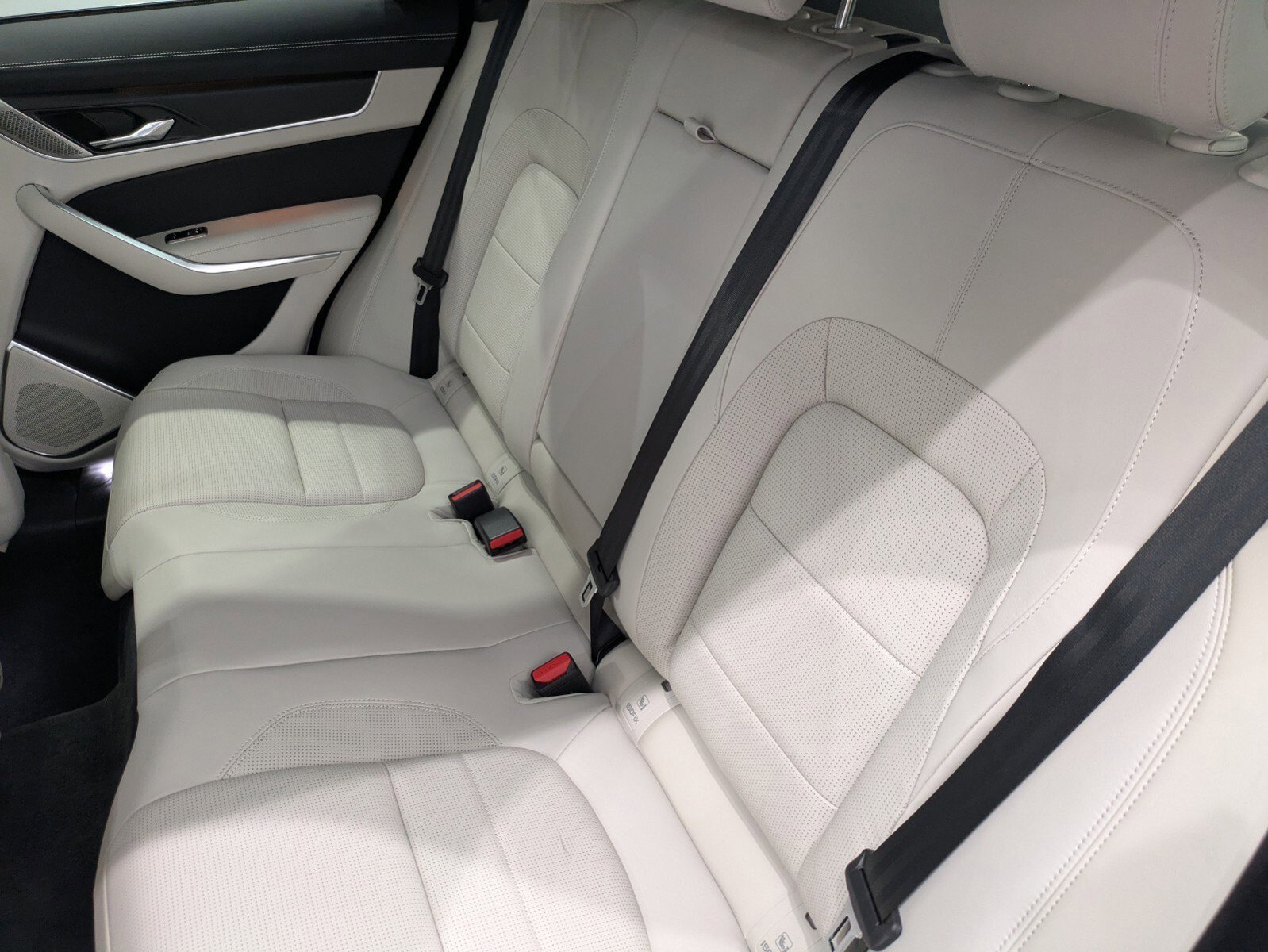 2026 Jaguar F-PACE P250 R-Dynamic S photo 13
