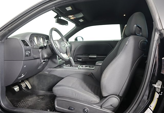 2014 Dodge Challenger R/T photo 16