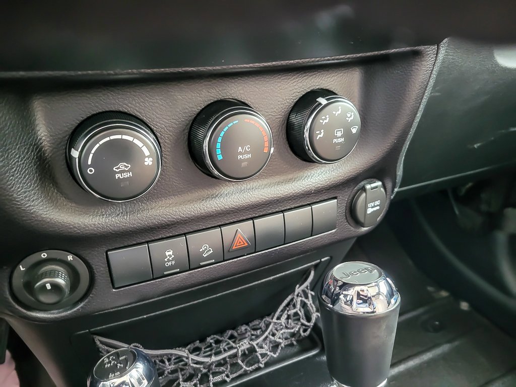 2016 JEEP WRANGLER - Image 12