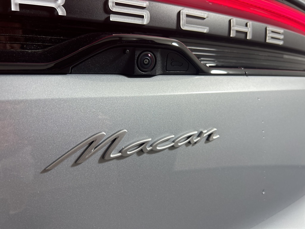 2025 Porsche Macan Electric photo 31