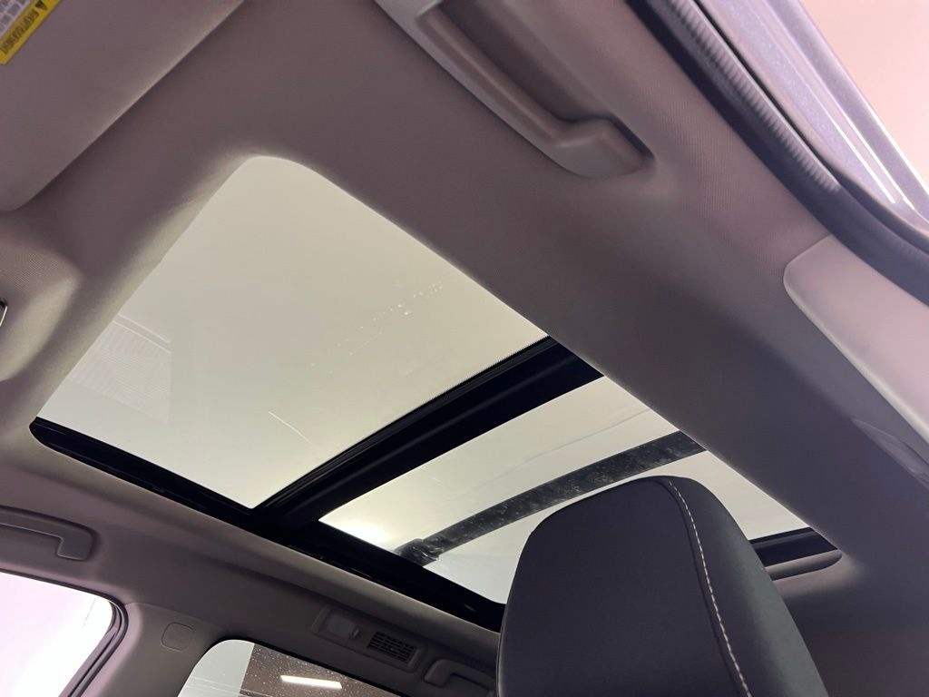 2022 Nissan Pathfinder SV photo 13