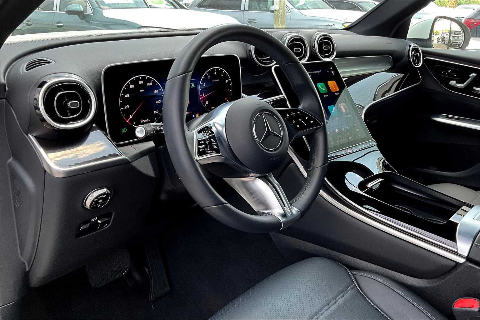 2025 Mercedes Benz GLC 300 photo 8