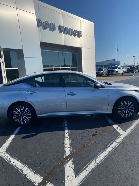 2024 Nissan Altima 2.5 SV photo 7