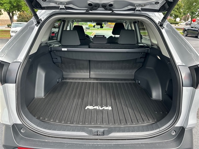 2024 Toyota RAV4 XLE photo 23