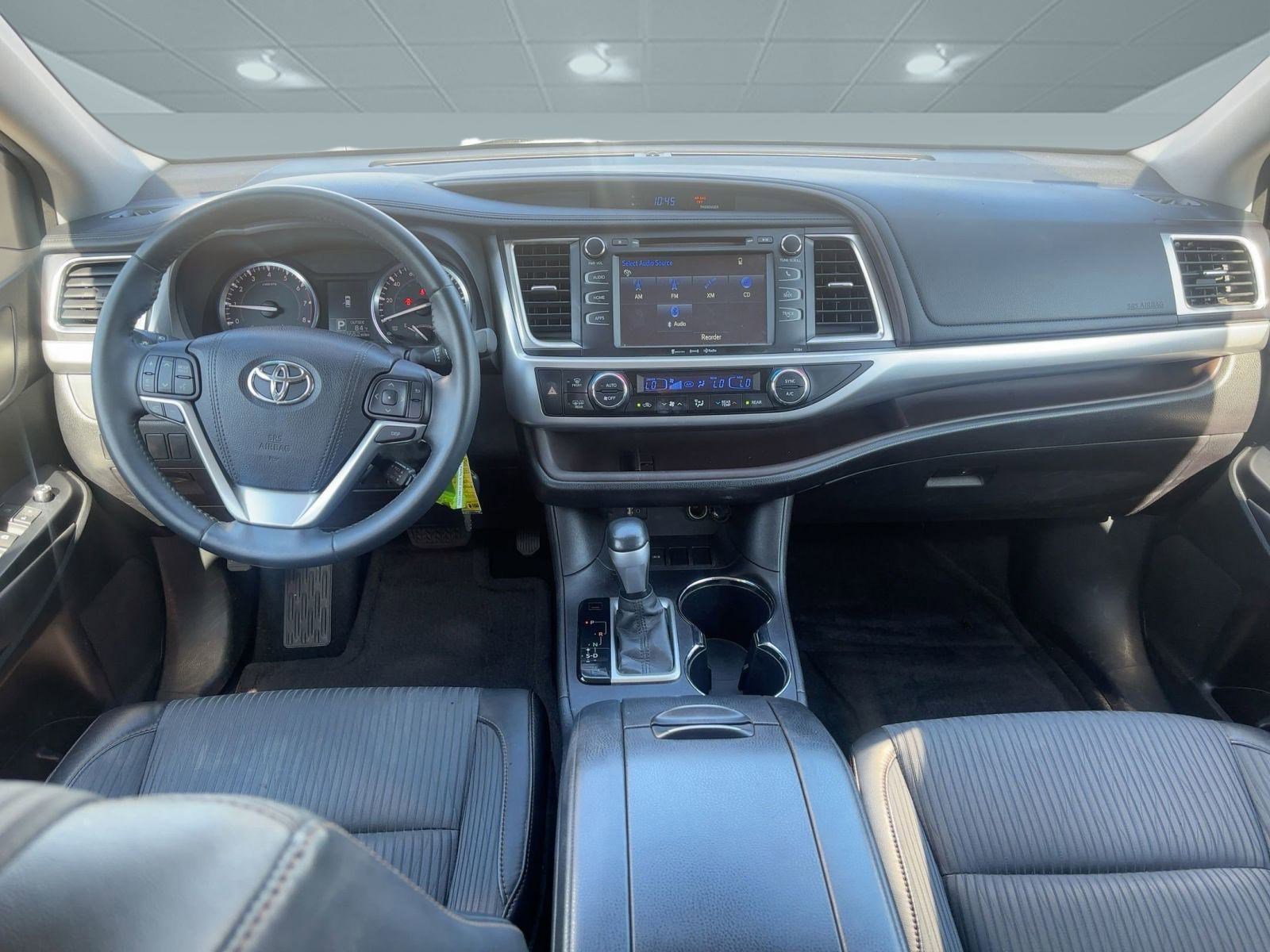 2016 Toyota Highlander LE photo 15