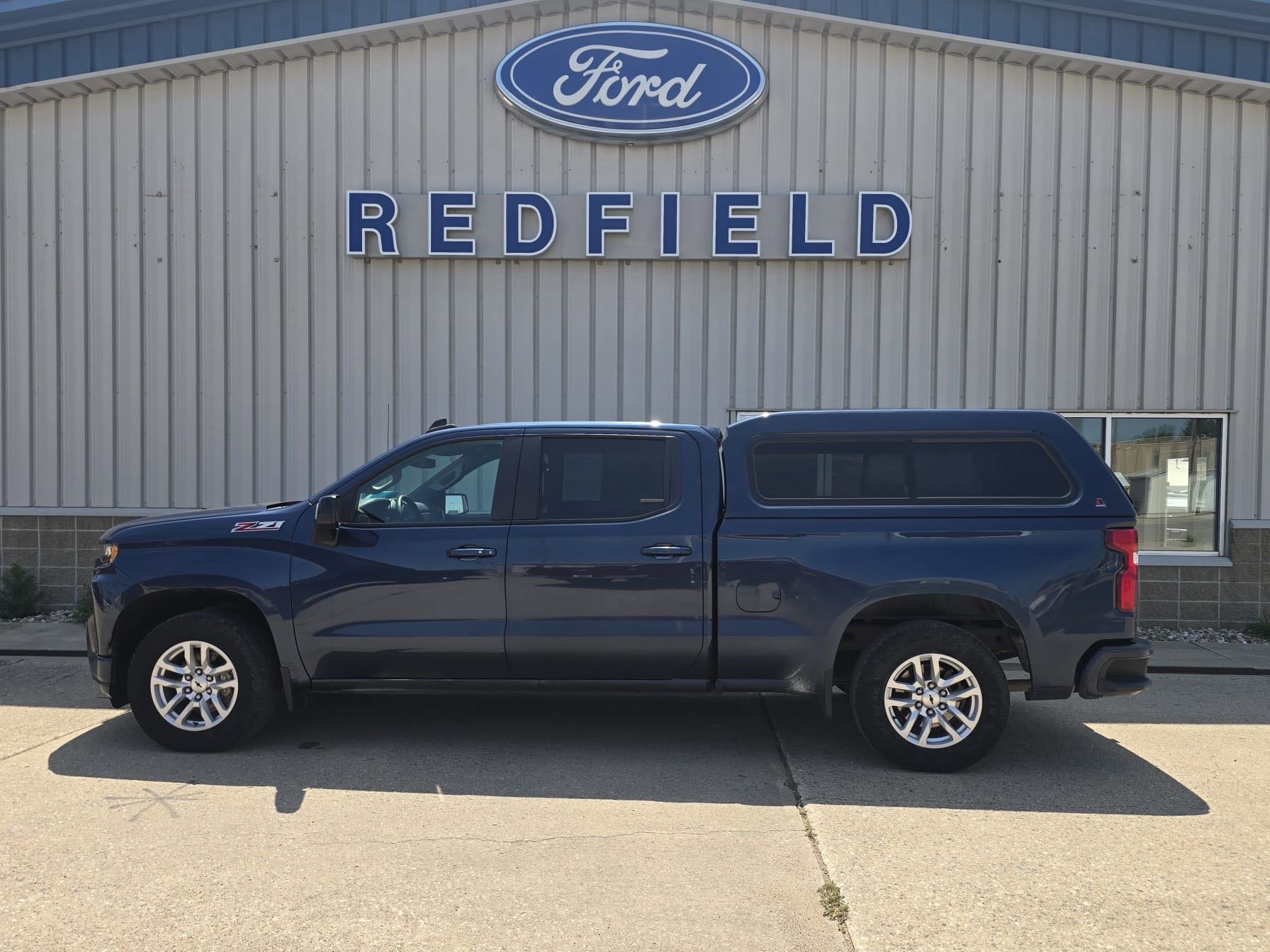 Used 2020 Chevrolet Silverado 1500 RST with VIN 3GCUYEED5LG166582 for sale in Redfield, SD