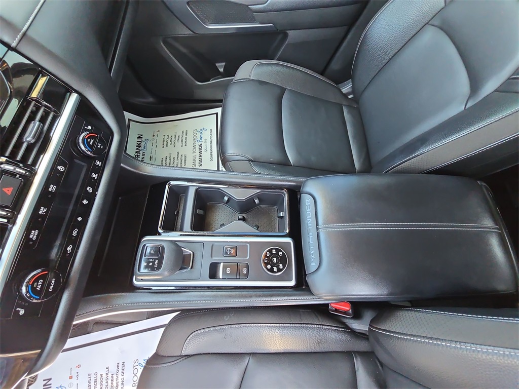 2023 Nissan Pathfinder SL photo 13