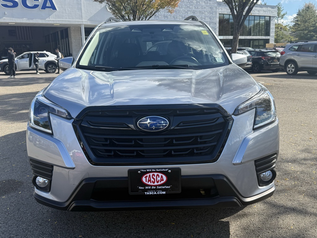 2022 Subaru Forester Premium photo 2