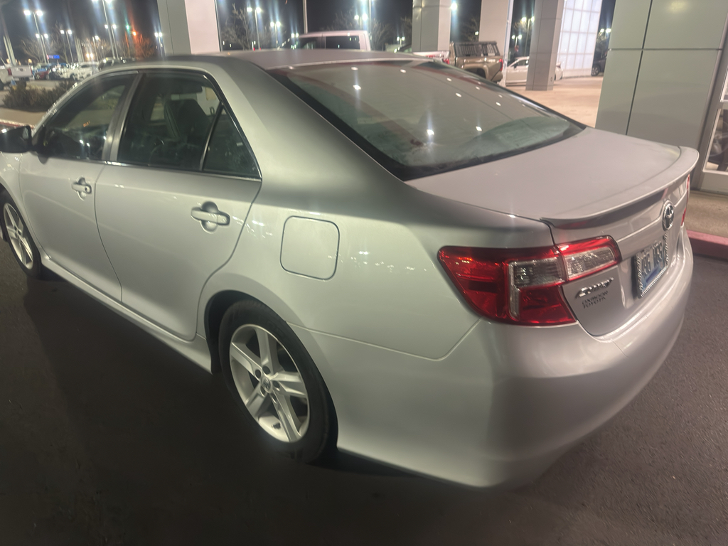 2014 Toyota Camry SE photo 4