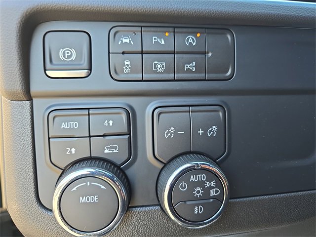 2025 Chevrolet Suburban Premier photo 26