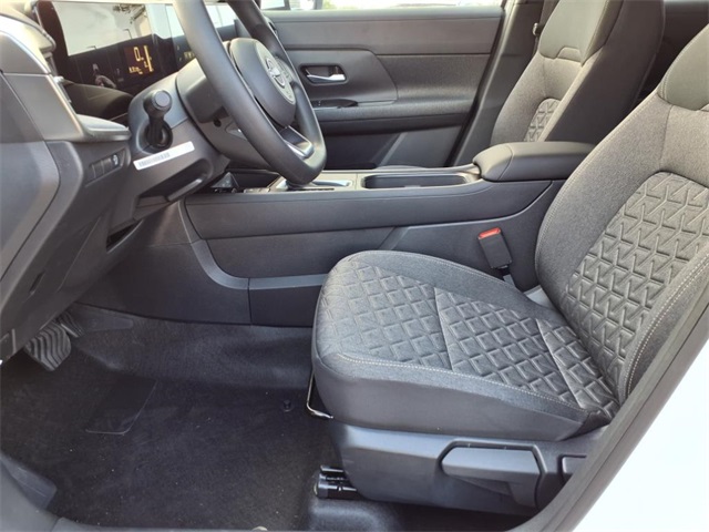 2025 Nissan Kicks SV photo 4