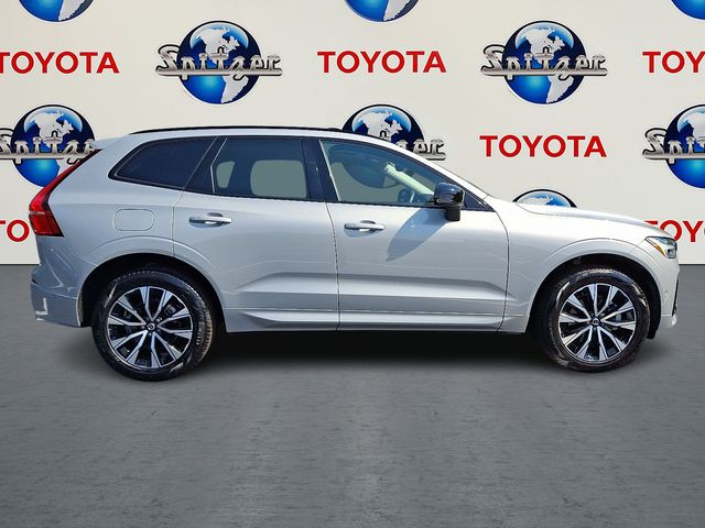 2025 Volvo XC60 B5 Plus photo 8