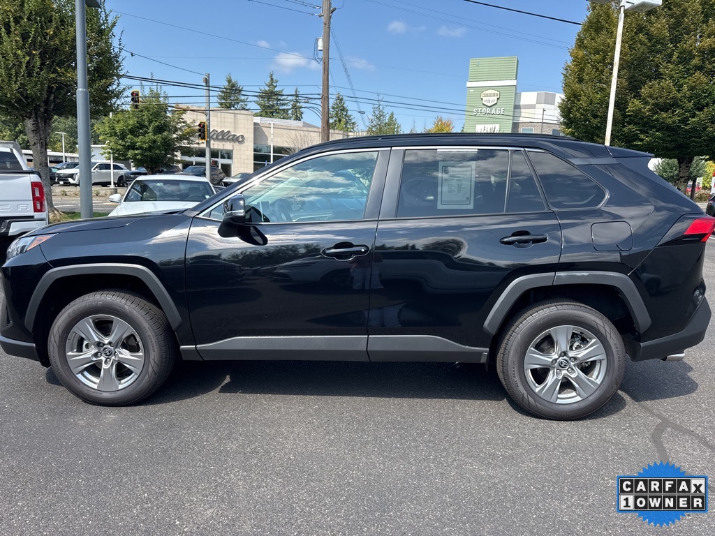 2024 Toyota RAV4 XLE photo 3