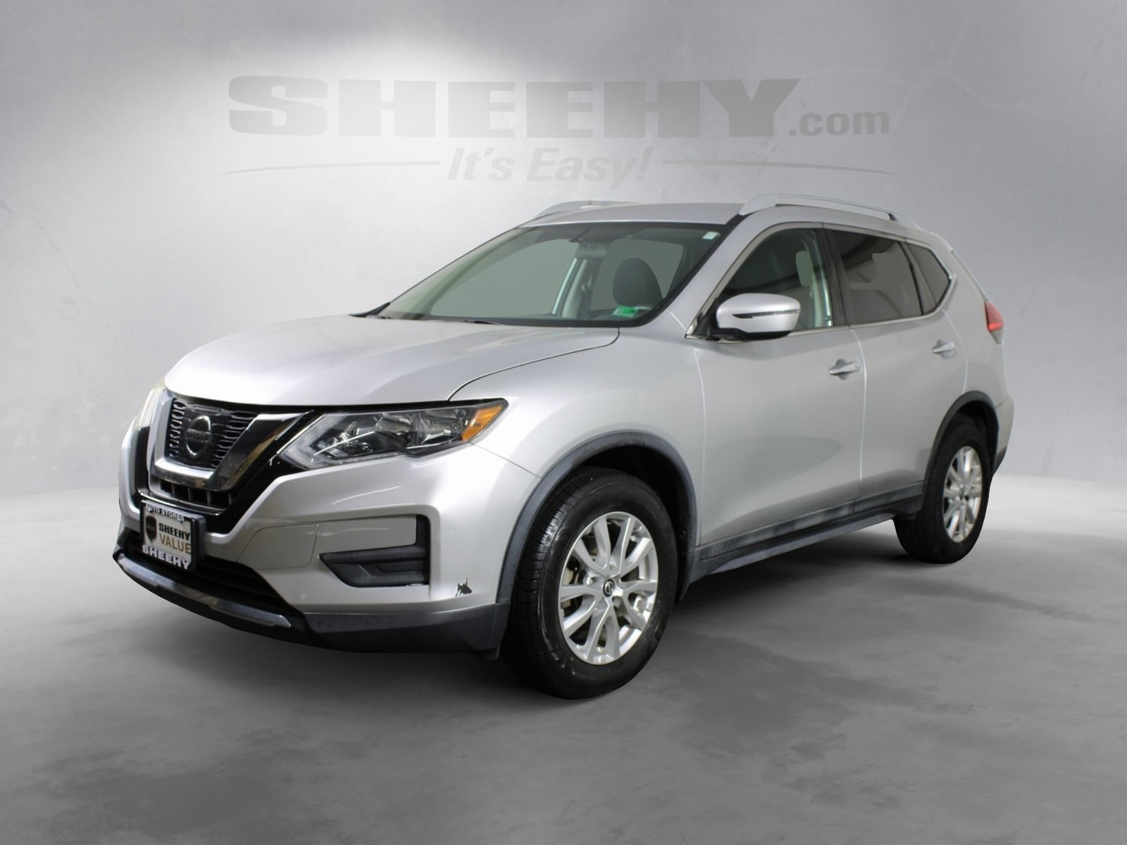 2017 Nissan Rogue SV photo 2