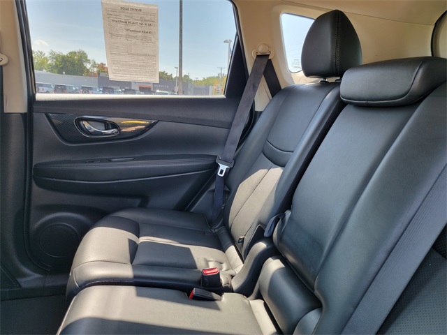 2017 Nissan Rogue SL photo 12
