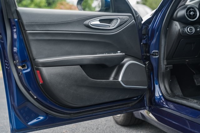 2019 Alfa Romeo Giulia Base photo 31