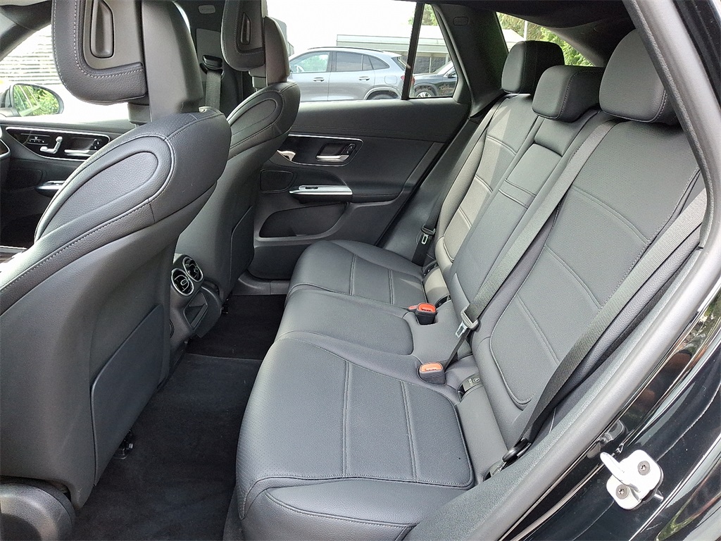 2025 Mercedes Benz GLC 300 4MATIC photo 8