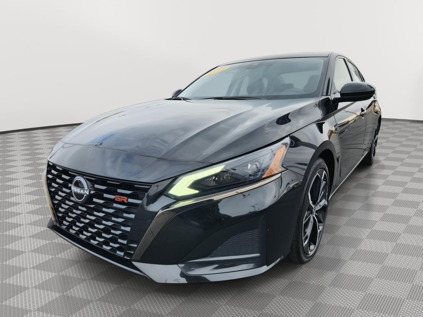 2023 Nissan Altima 2.5 SR photo 3