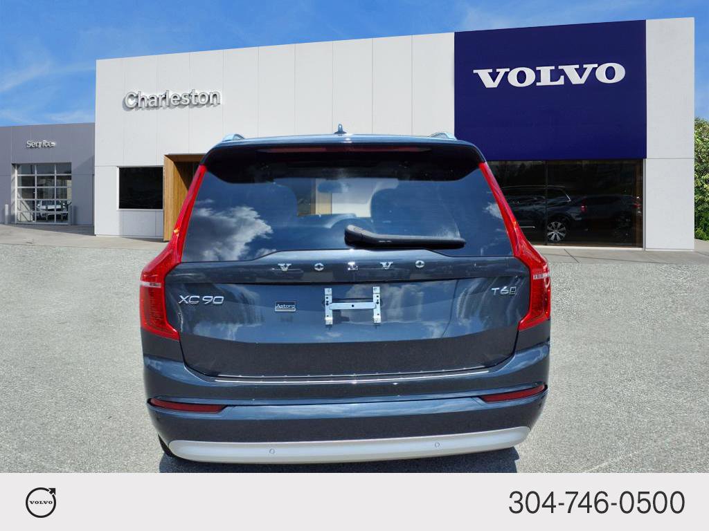 2022 Volvo XC90 Momentum photo 4