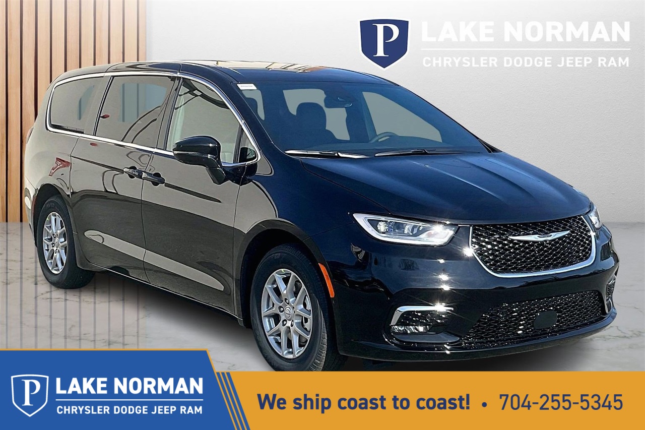 2026 Chrysler Pacifica Select's photo