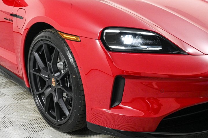 2025 Porsche Taycan GTS photo 35