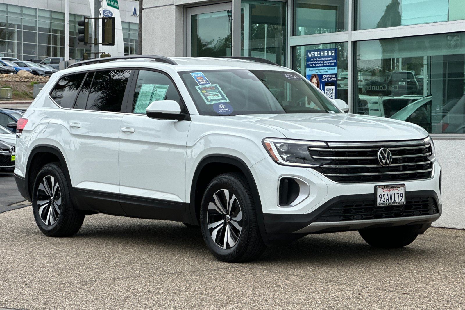 2025 Volkswagen Atlas SE photo 2