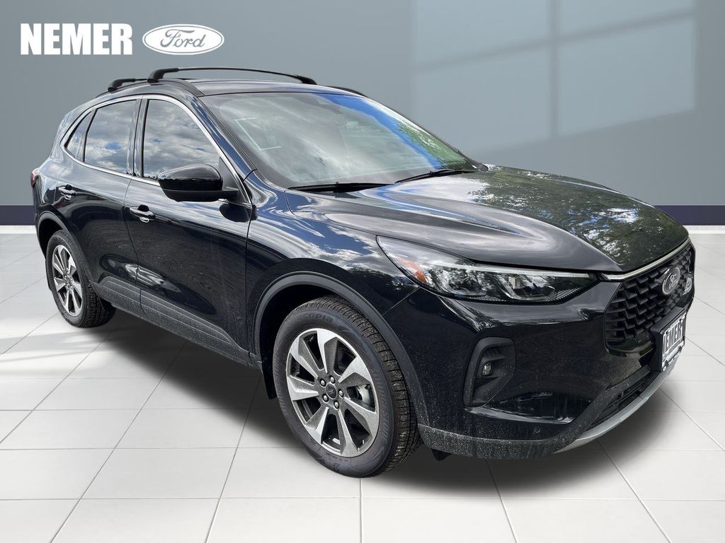 2025 Ford Escape Platinum's photo