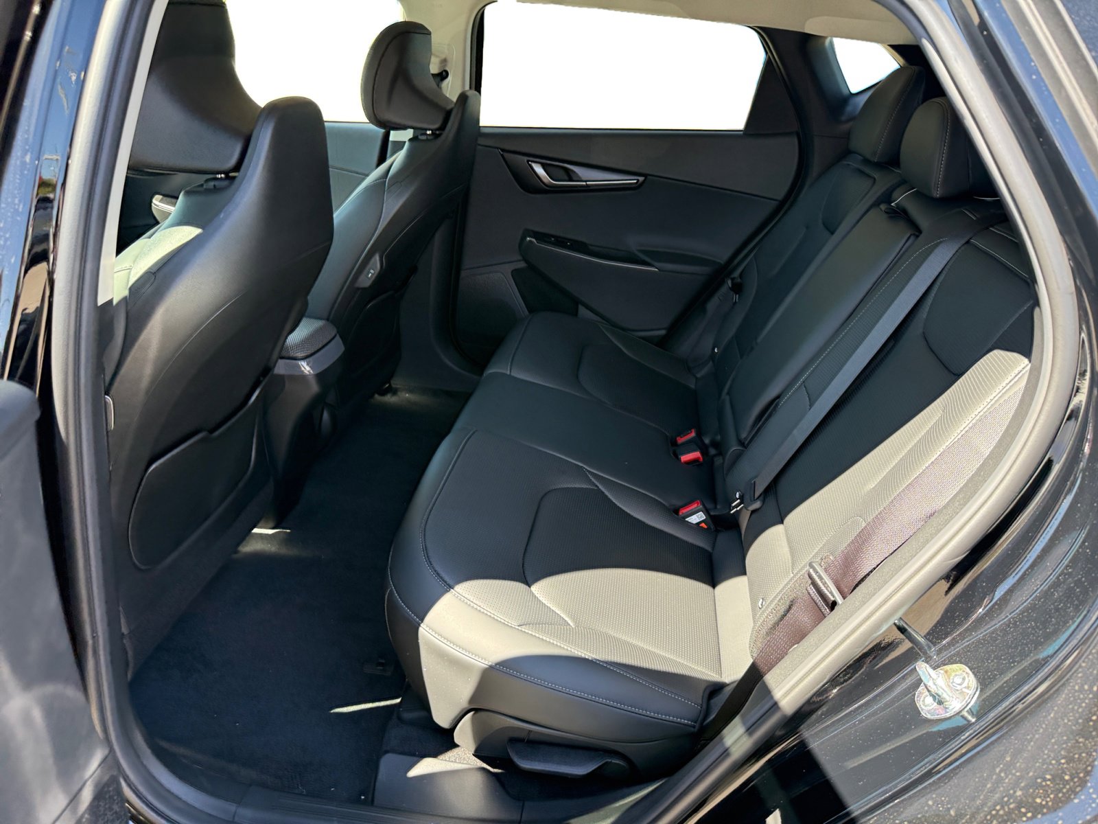 2025 Kia EV6 Wind photo 16
