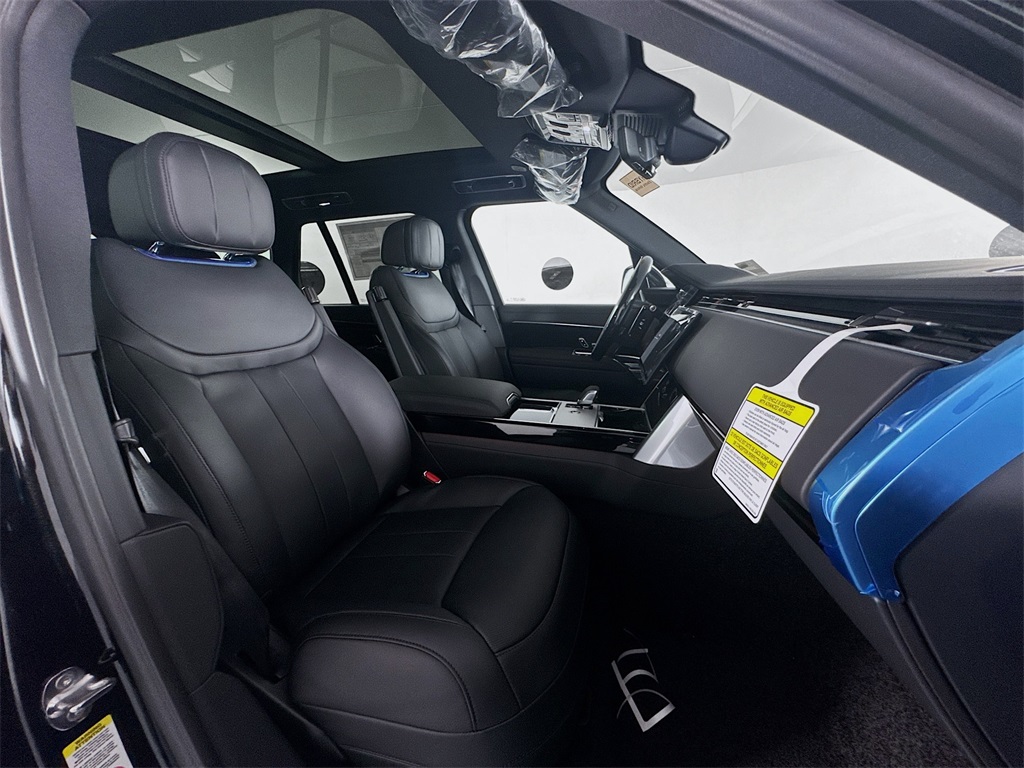 2025 Land Rover Range Rover SE photo 28