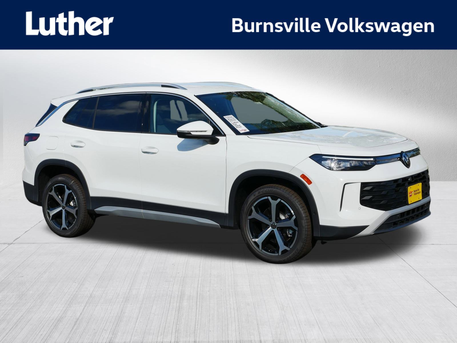 2025 Volkswagen Tiguan SE's photo