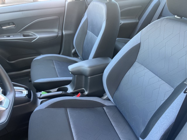 2025 Nissan Versa 1.6 SV photo 8