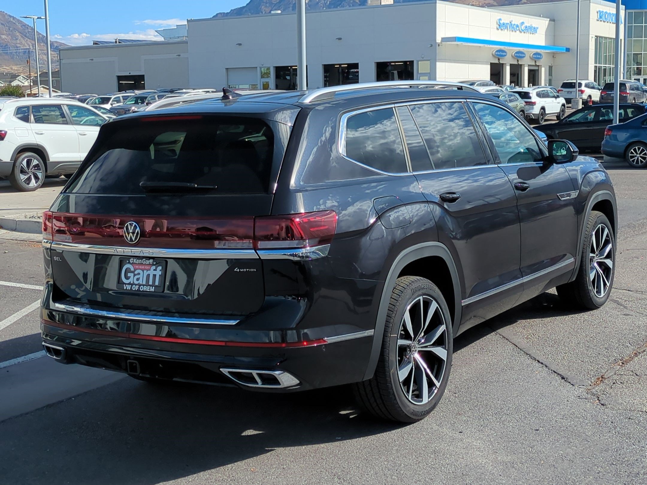 2026 Volkswagen Atlas SEL Premium R-Line photo 3