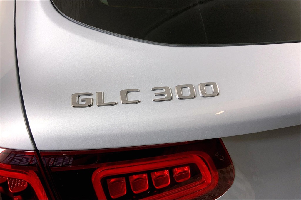 2022 Mercedes Benz GLC 300 photo 7