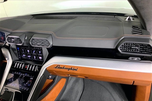 2019 Lamborghini Urus Base photo 17