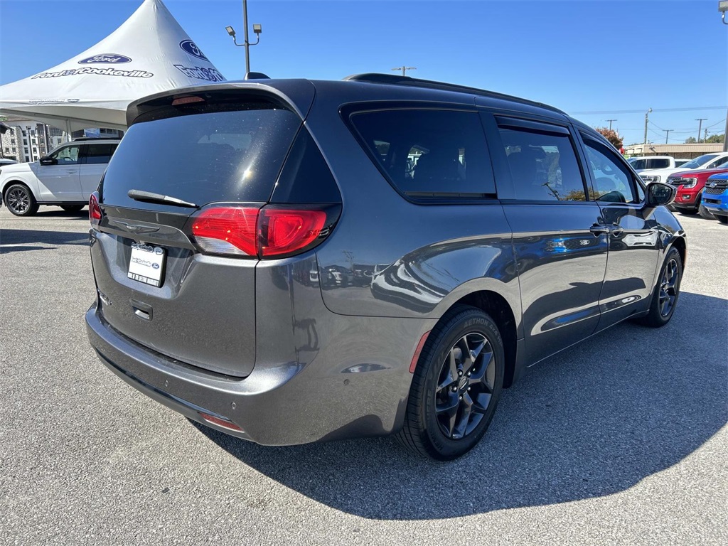 2019 Chrysler Pacifica Touring Plus photo 3