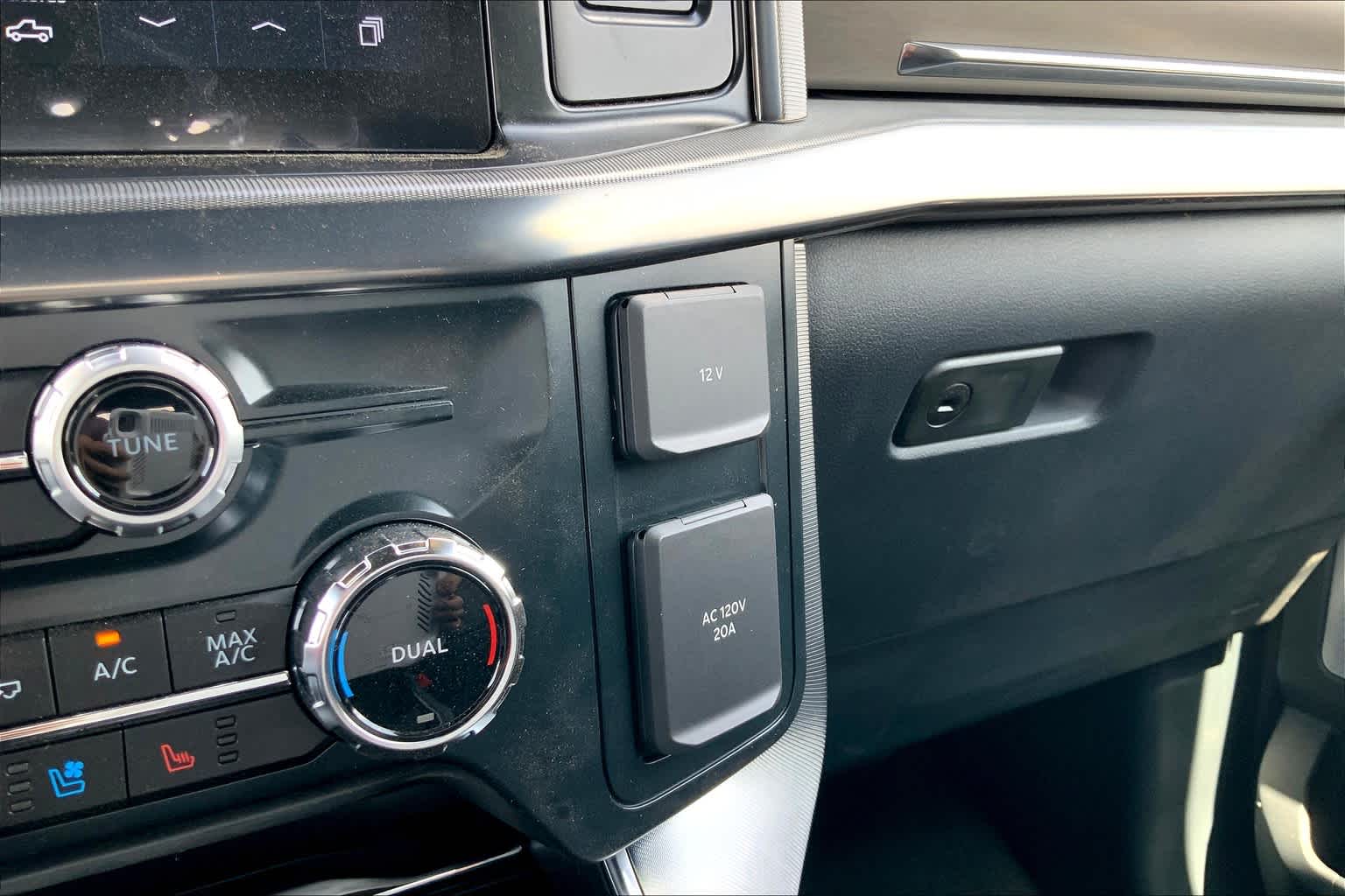 2025 Ford F-150 Platinum photo 15