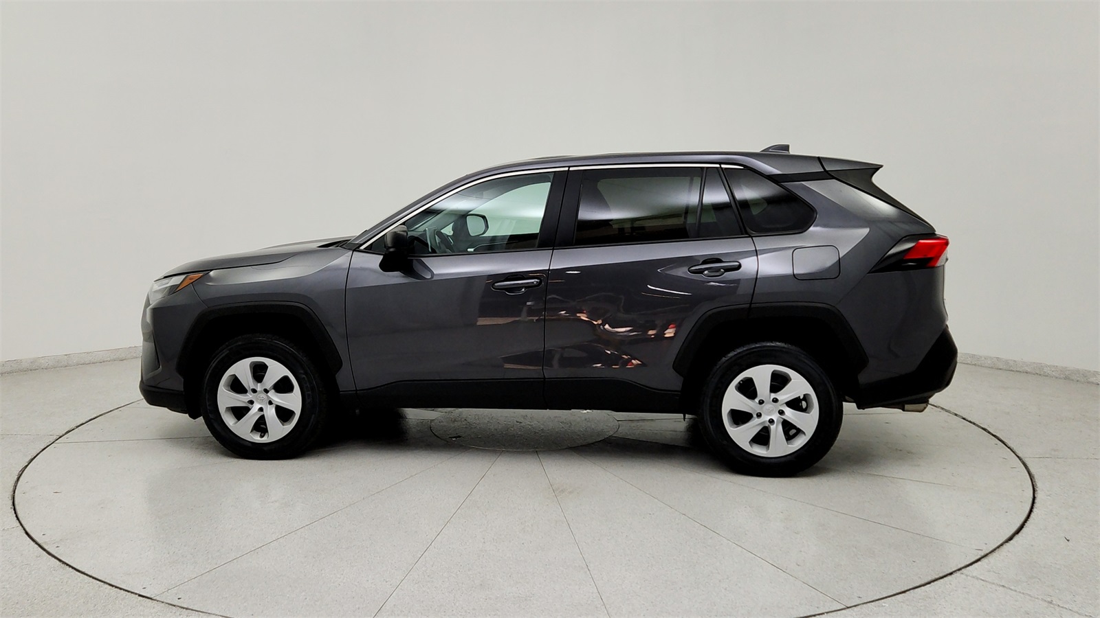 2024 Toyota RAV4 LE photo 4