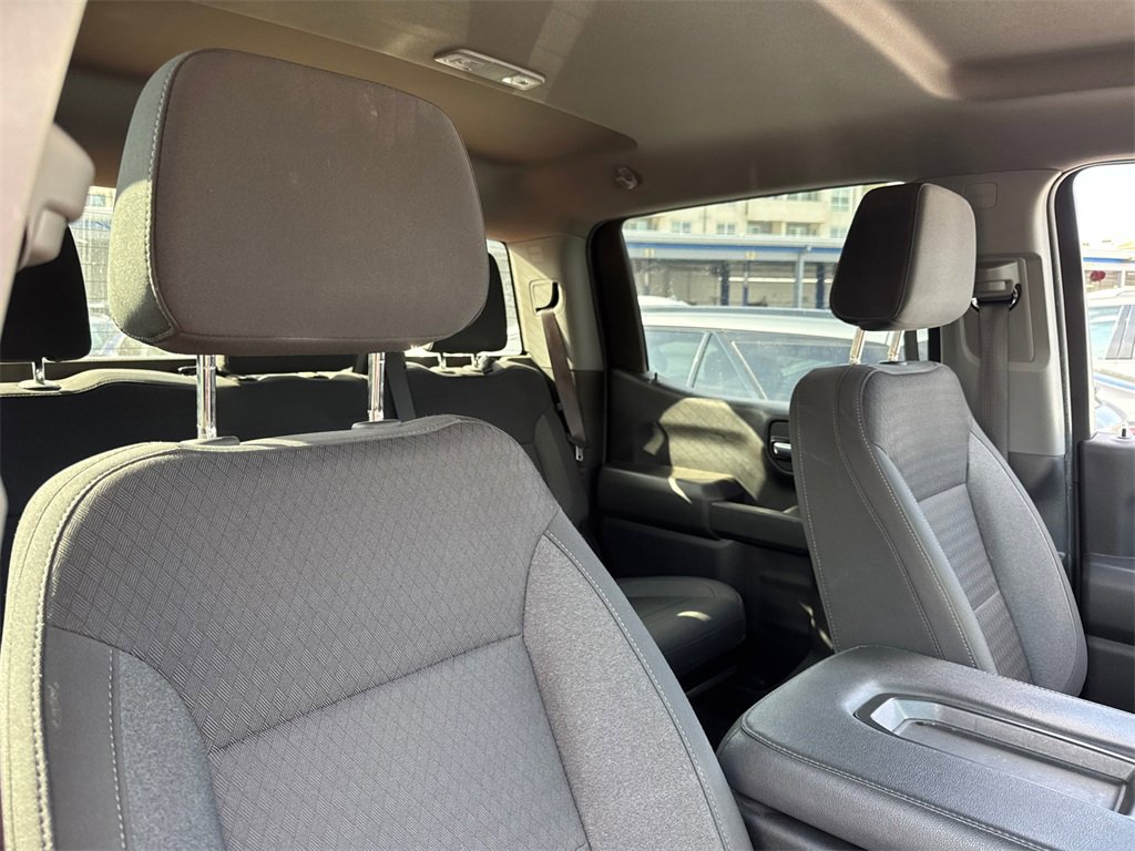 2022 Chevrolet Silverado 1500 Custom photo 2