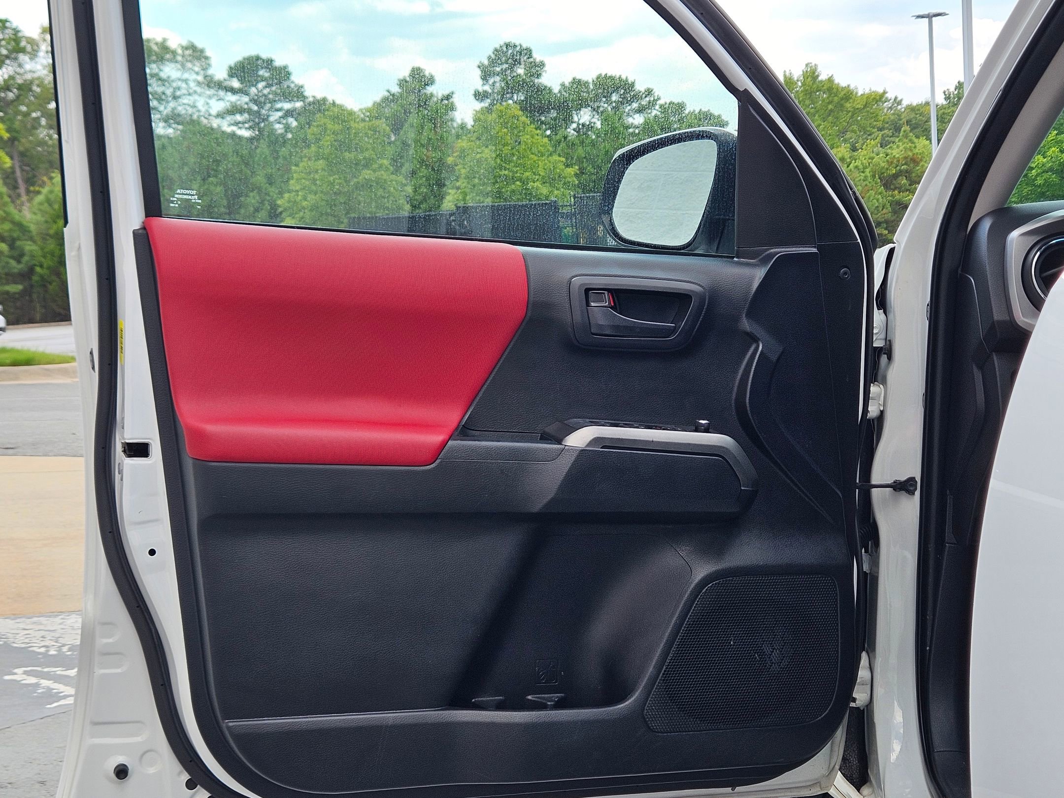 2018 Toyota Tacoma SR5 photo 16
