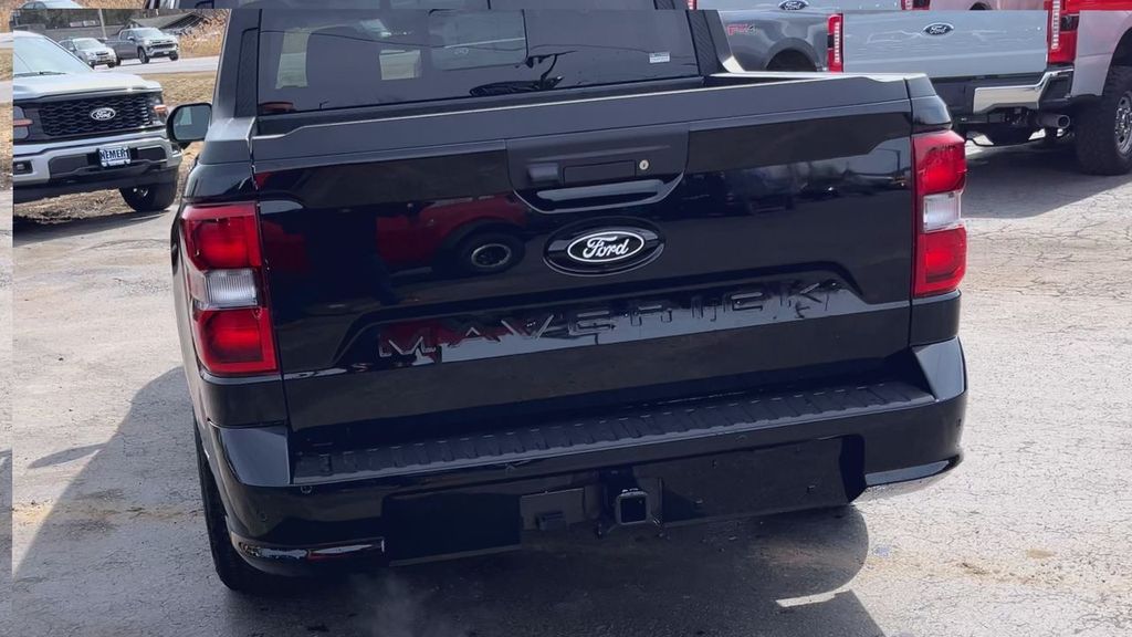 2025 Ford Maverick photo 2