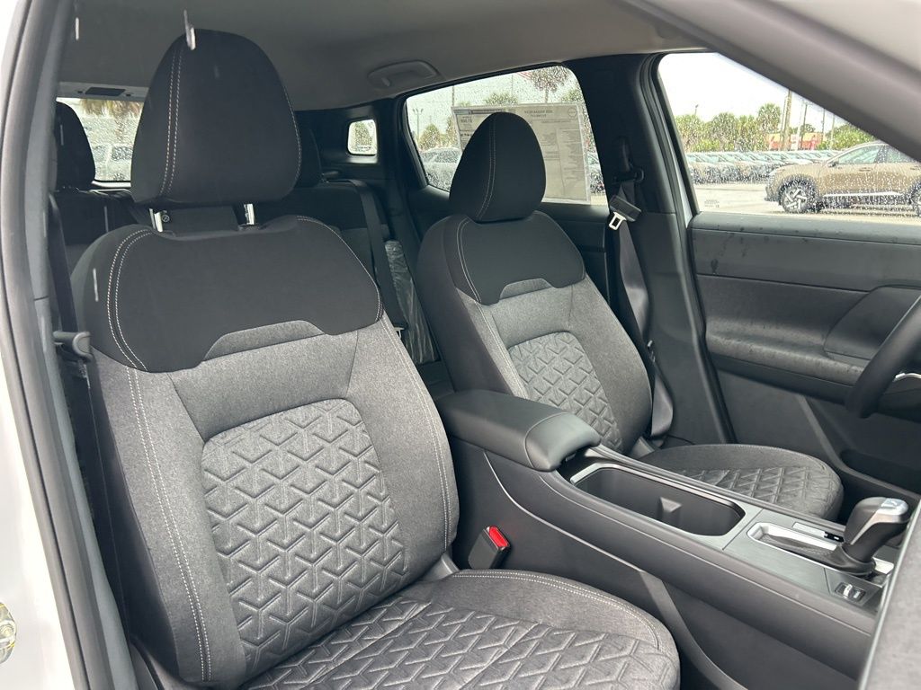 2025 Nissan Kicks SV photo 33